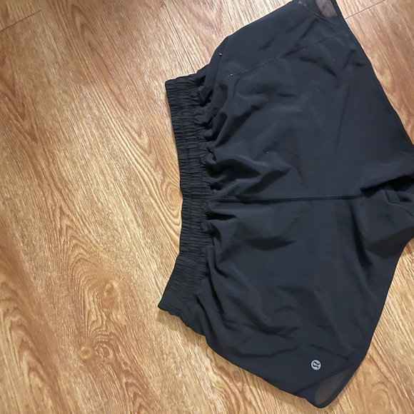 Lululemon black low rise shorts hotty hots - Picture 2 of 2